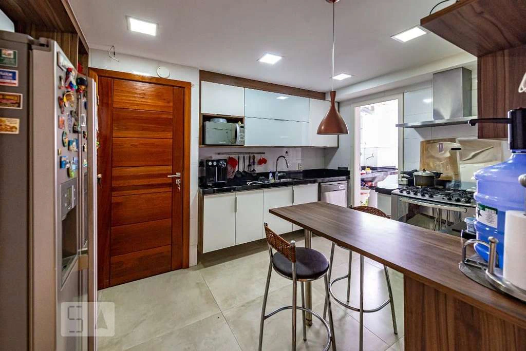 Rental apartment with 4 bedrooms and 200 m² — photo 10
