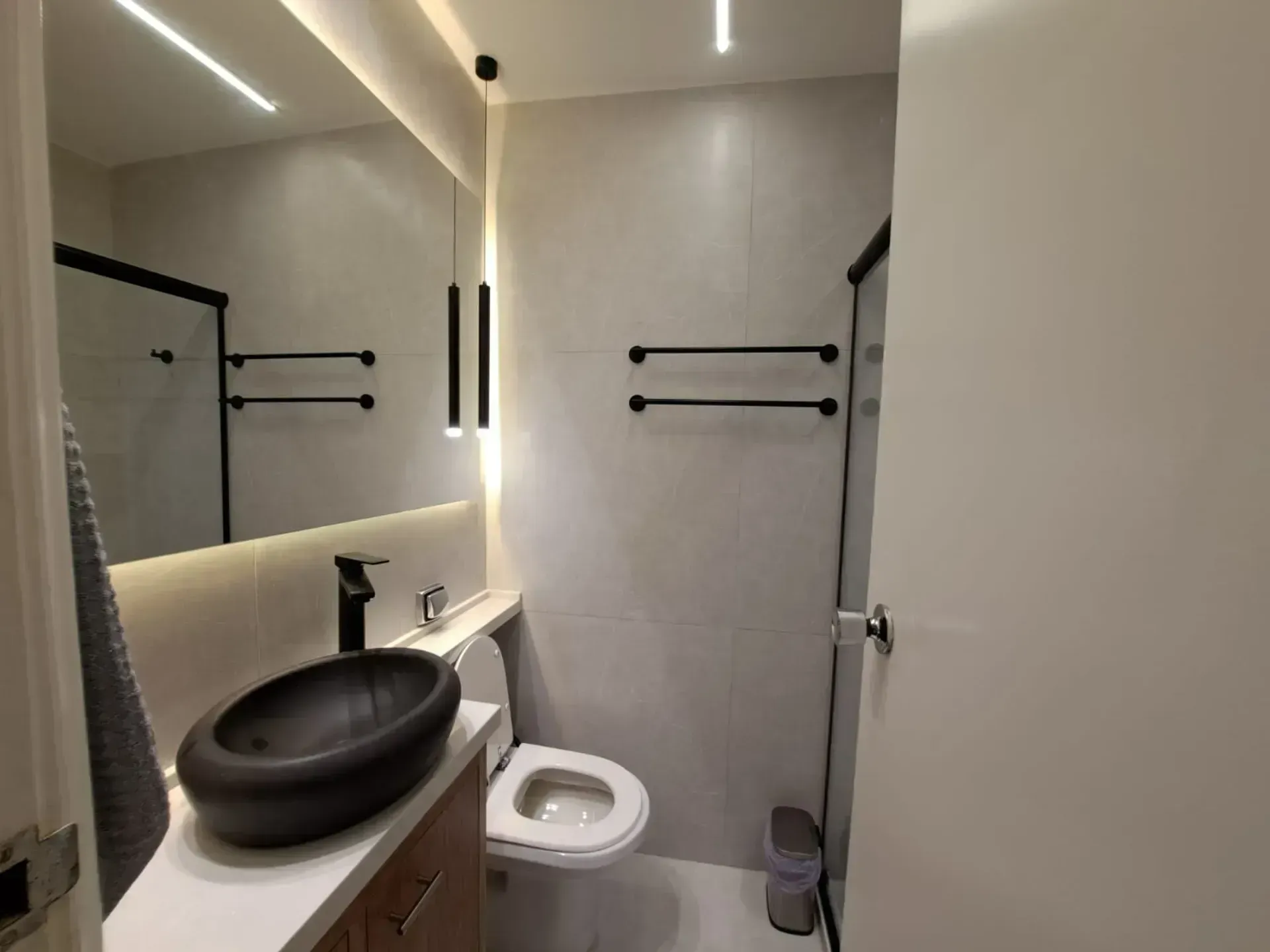 Furnished apartment with 4 bedrooms and 4 bathrooms — photo 25