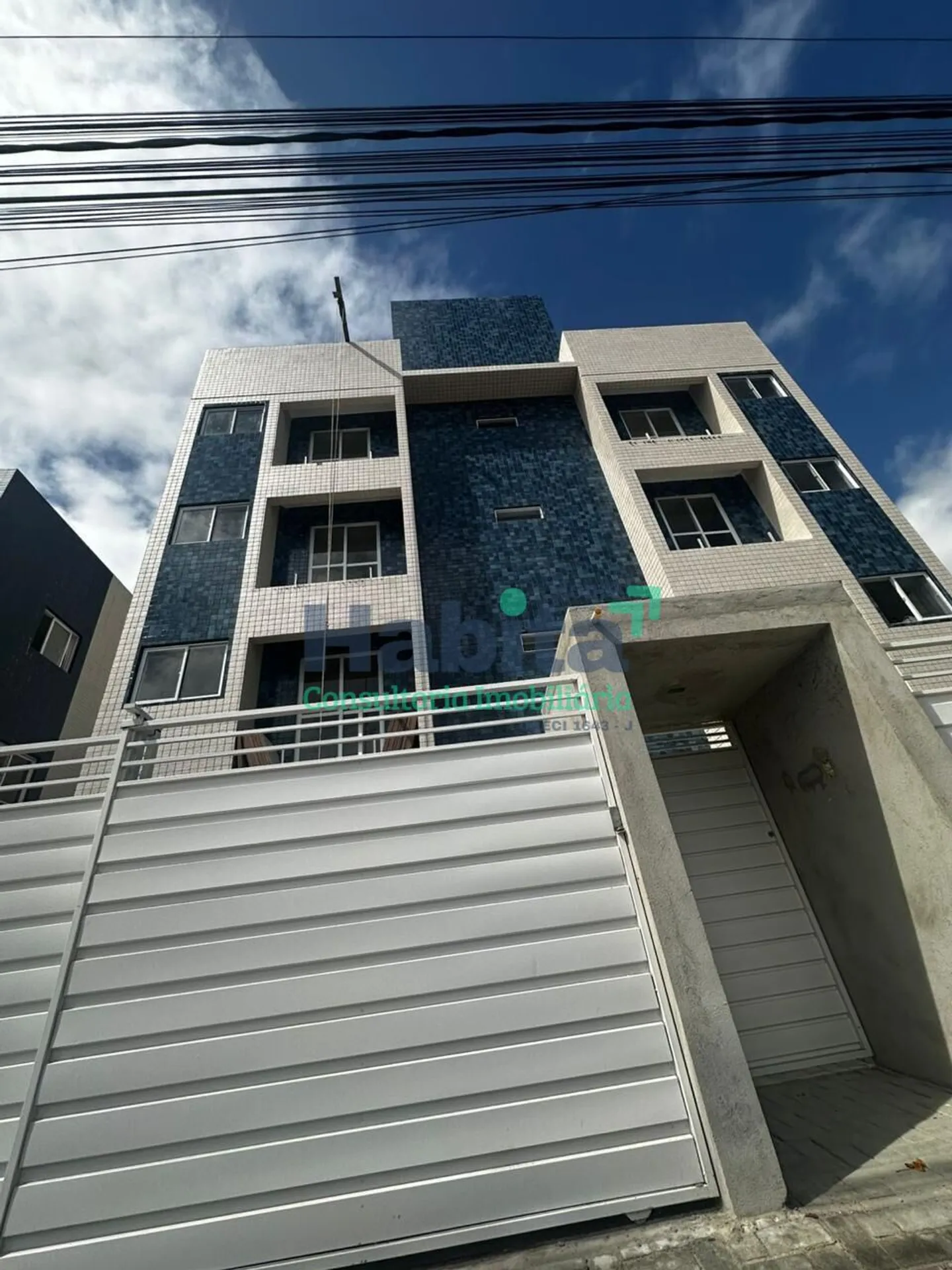 2-bedroom apartment with laundry area and suite — photo 8