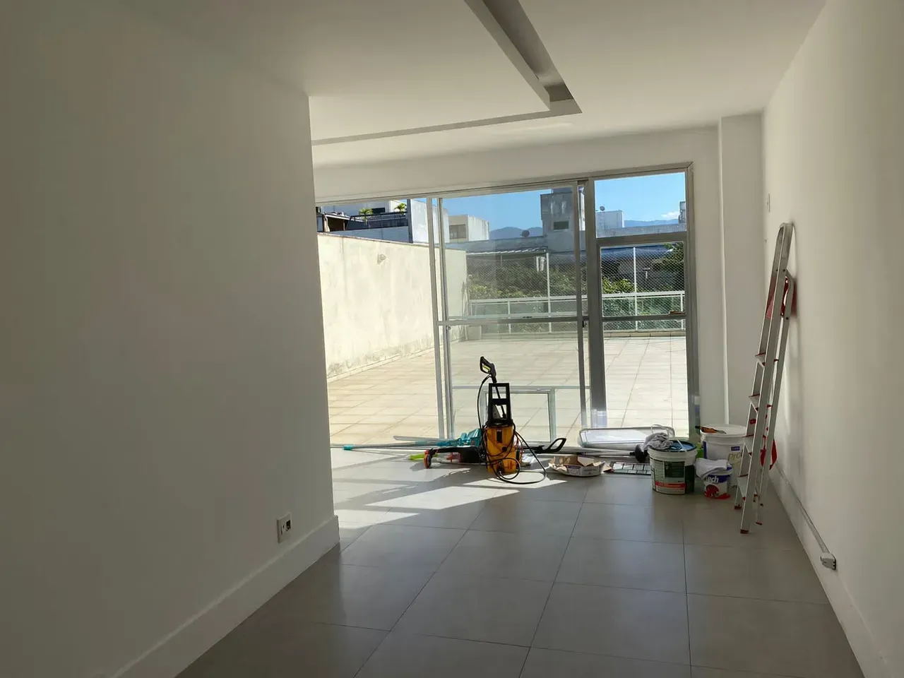 Unfurnished apartment with air conditioning and 3 bedrooms — photo 2