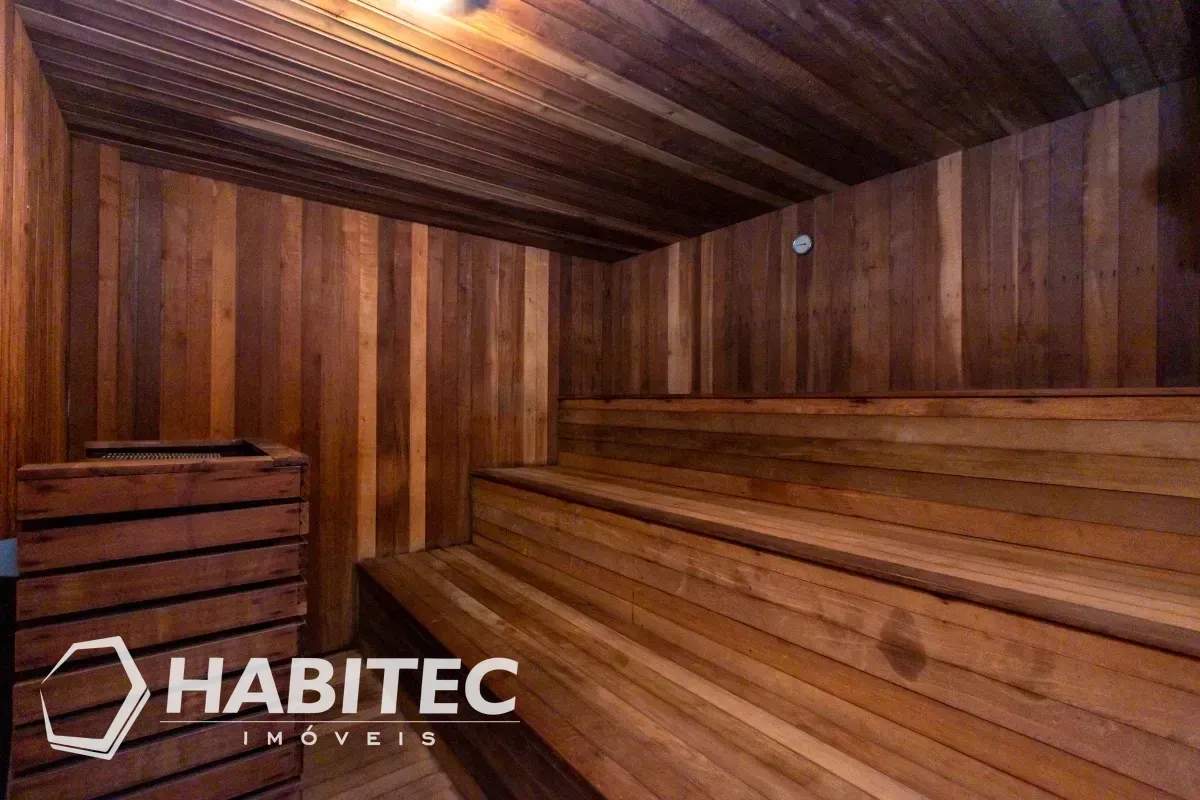 3-bedroom apartment with wood or laminate floors — photo 40