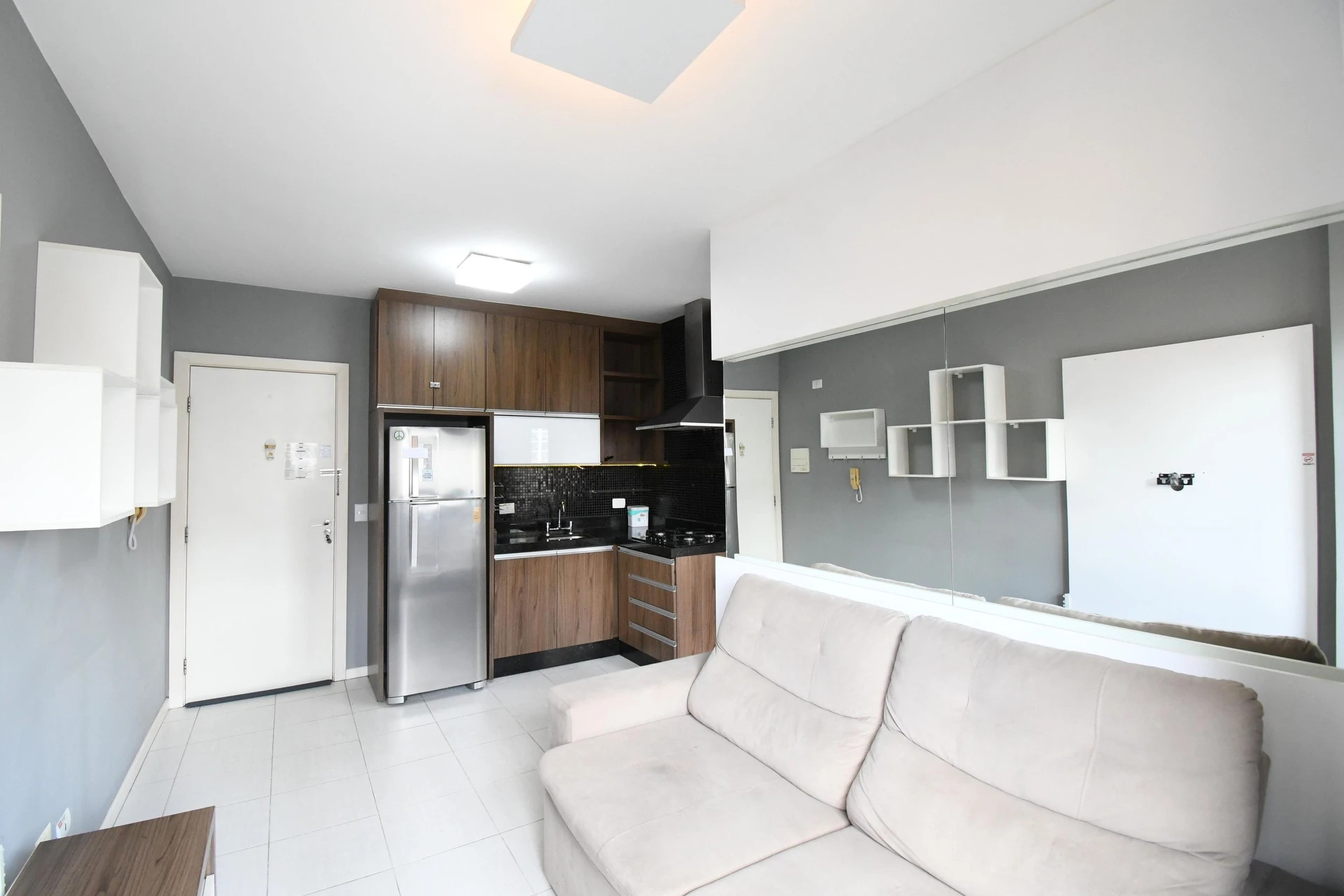 Glass-enclosed balcony in a one-bedroom apartment, 33 m²