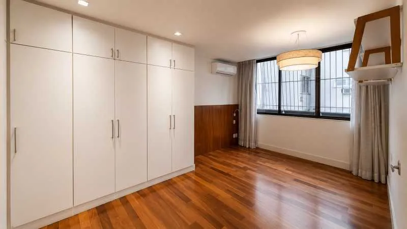 260 m² unfurnished apartment with balcony and 3 bedrooms — photo 11
