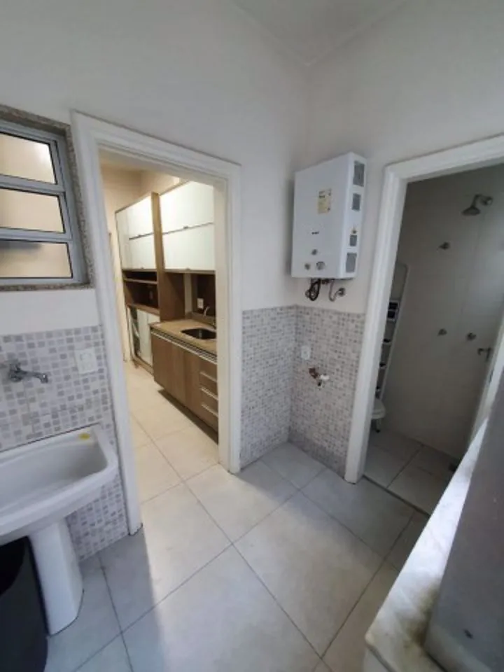 Walk-in closet in a 3-bedroom apartment, 148 m² — photo 22