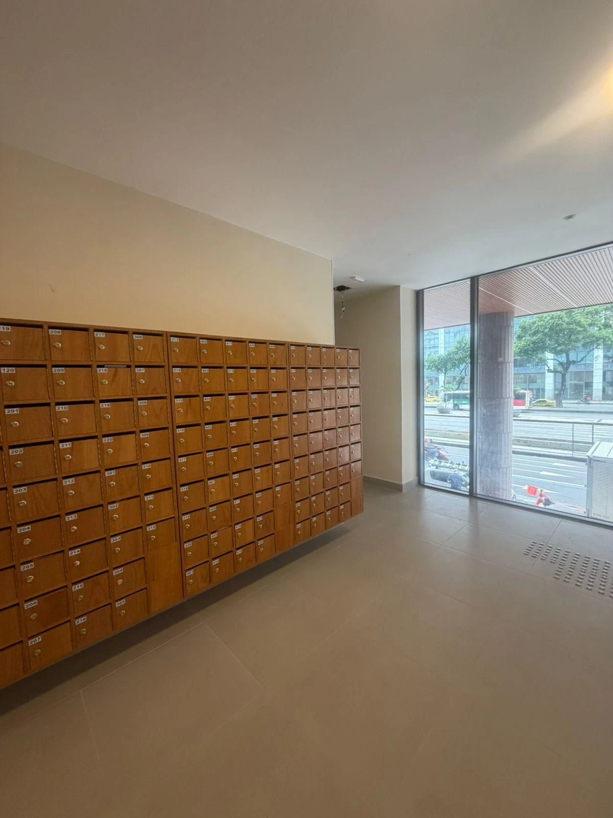 Apartamento de 1 dormitorio con cocina abierta y balcón — photo 9
