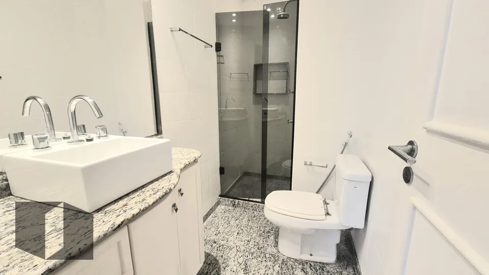 Квартира з 2 спальнями та ванною в спальні, 81 м² — photo 21