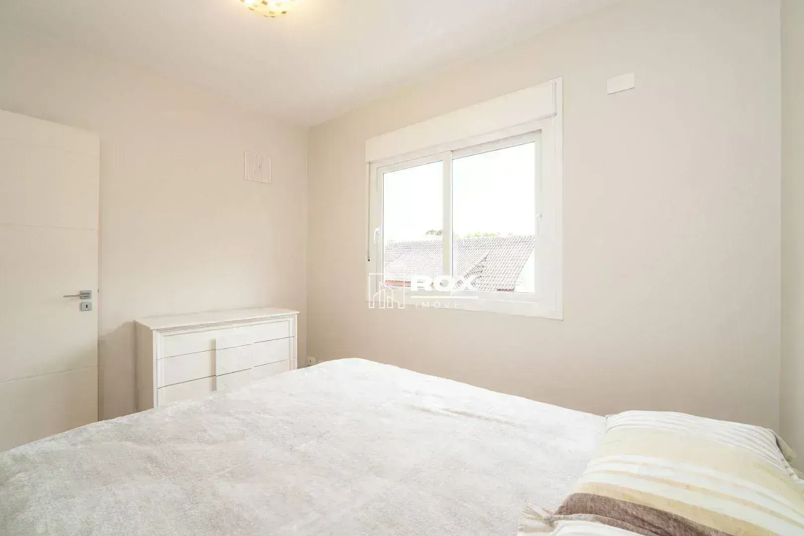 Furnished apartment, 179 m², with a fireplace — photo 9