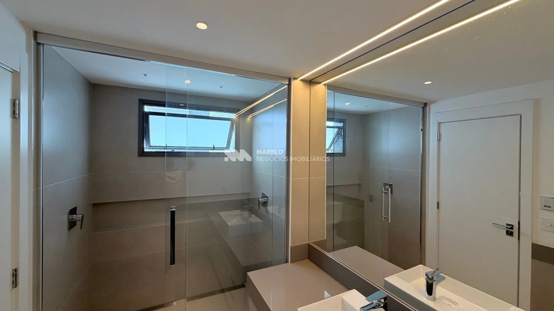 Apartment on the 5th floor with floor-to-ceiling windows — photo 47