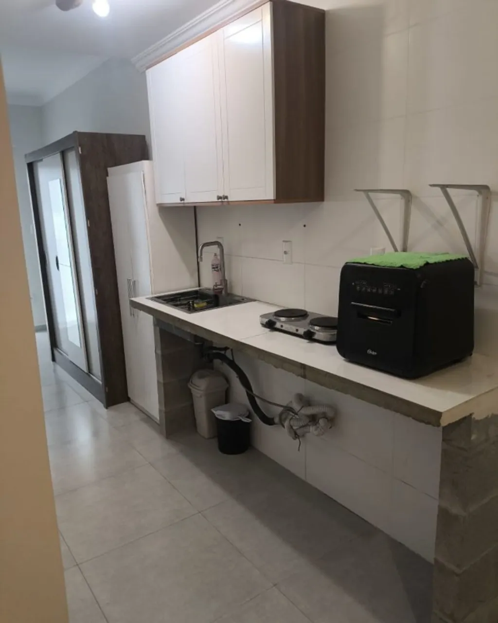 One-bedroom apartment with a washing machine — photo 2