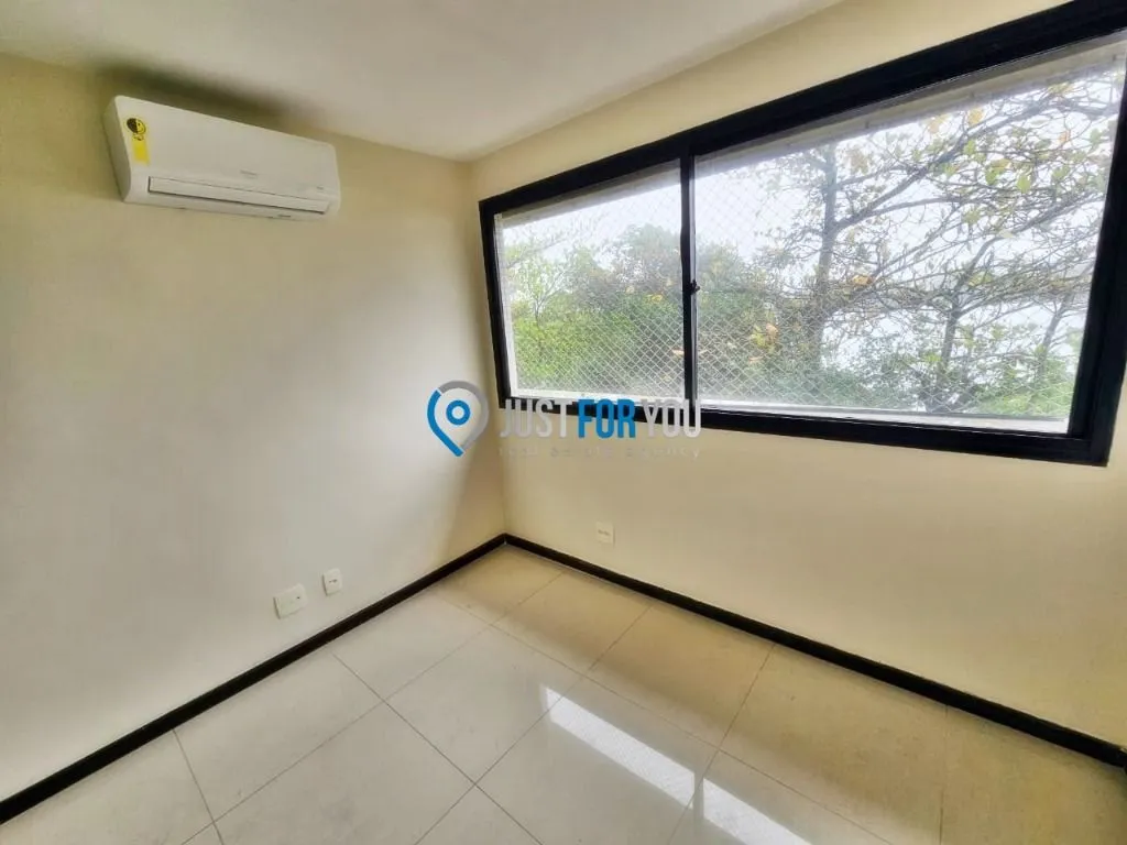 Apartamento com 3 dormitórios e varanda fechada de vidro — photo 29