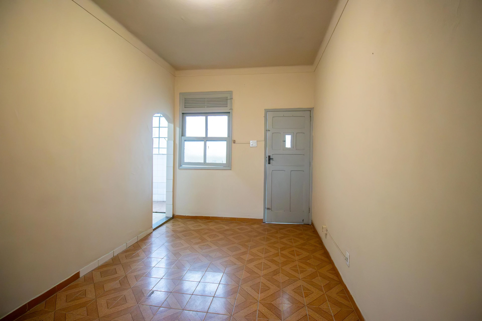 2-bedroom apartment with 1 bathroom and no parking — photo 14