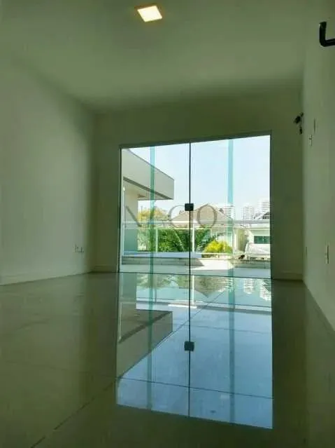 Casa com 4 quartos, 2 banheiros e cozinha separada — photo 10