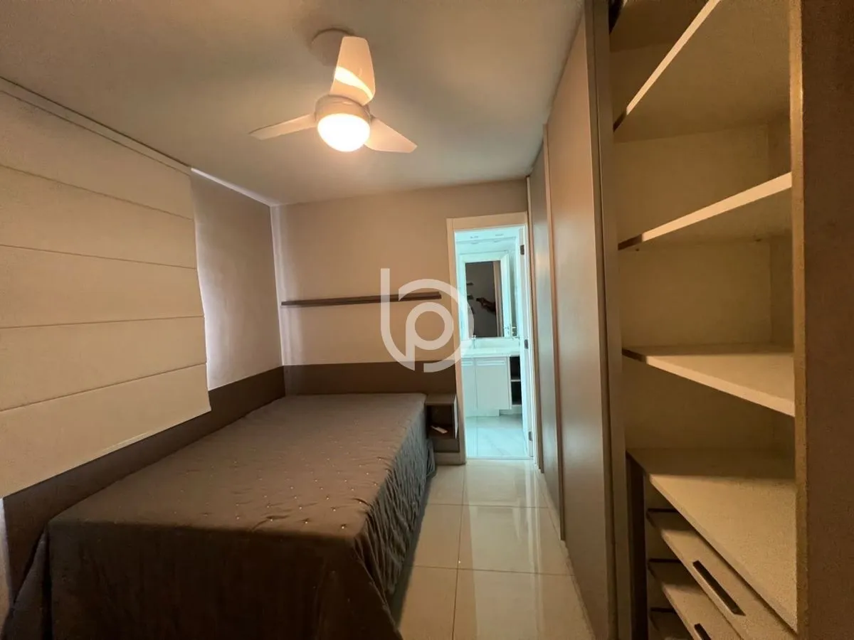 Balcony with a grill in a 4-bedroom apartment, 170 m² — photo 30