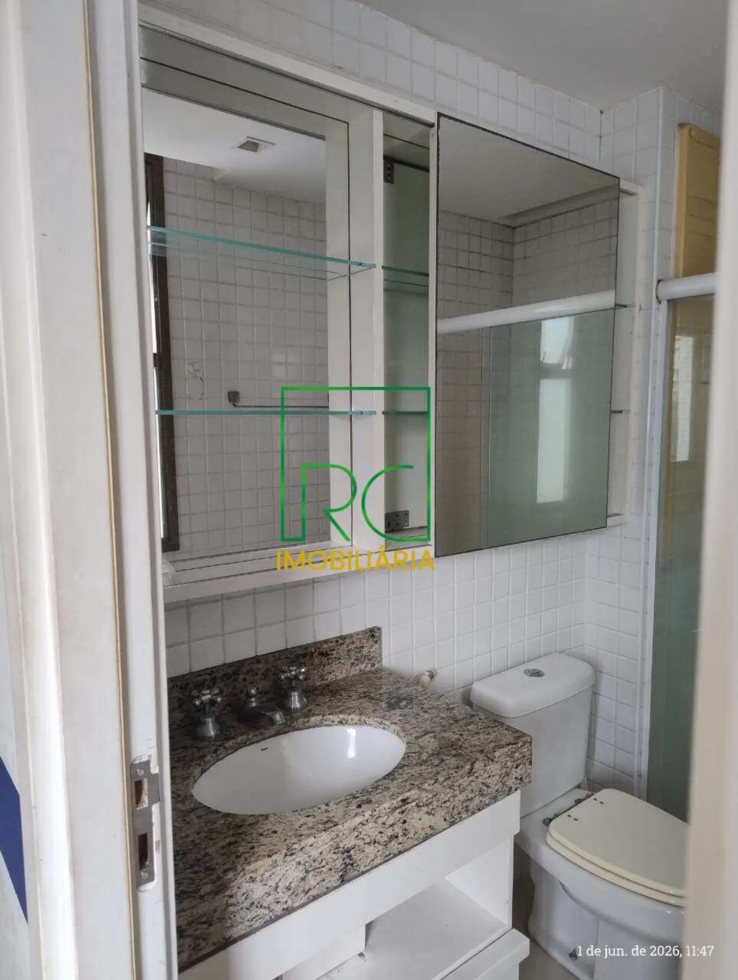 234 m² unfurnished apartment with 4 en-suite bedrooms — photo 43