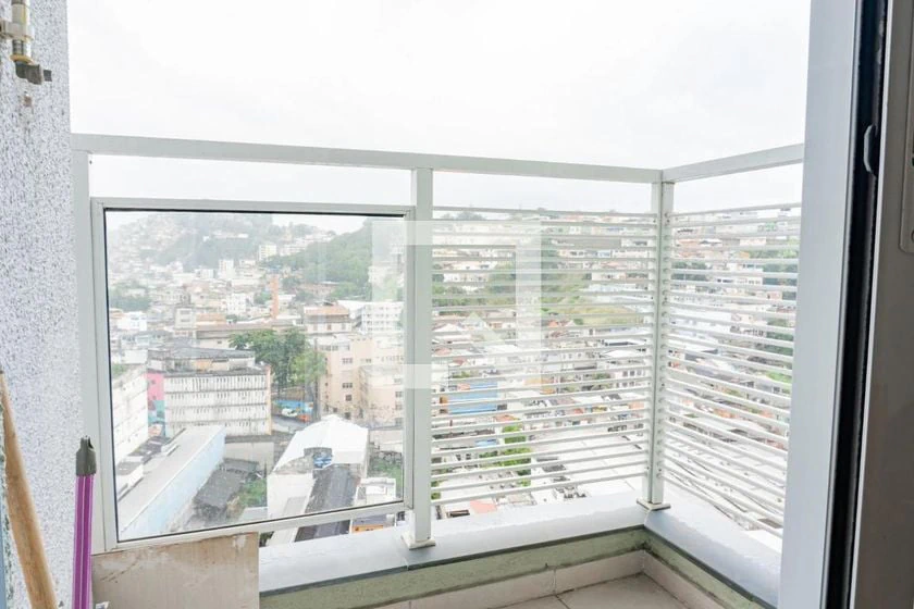 Glass-enclosed balcony in a one-bedroom apartment, 36 m² — photo 4