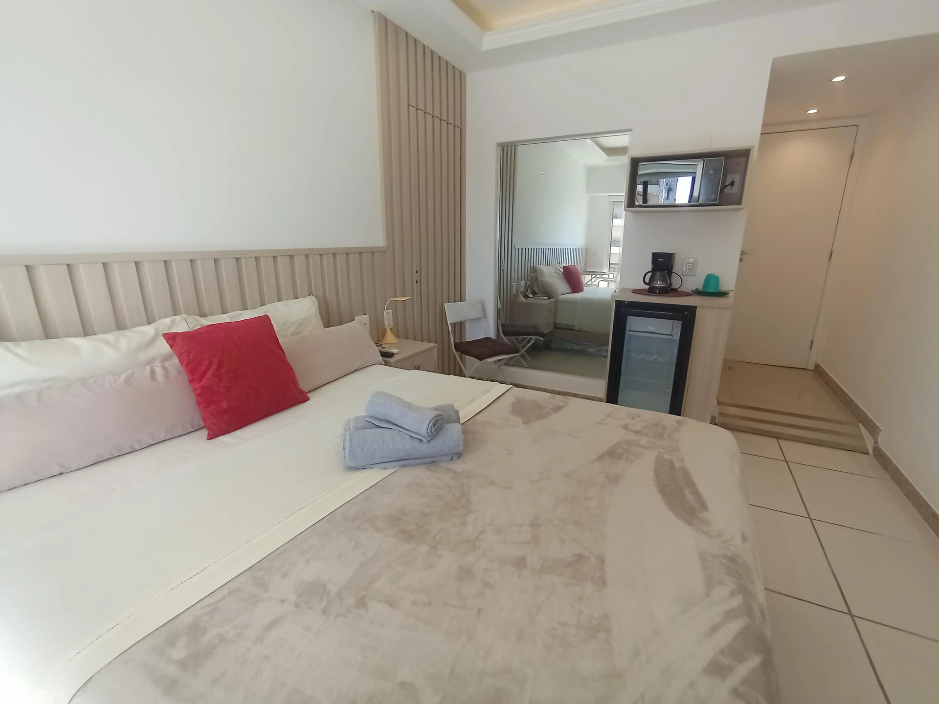 Estudio sin amueblar con balcón y 1 dormitorio en suite — photo 12