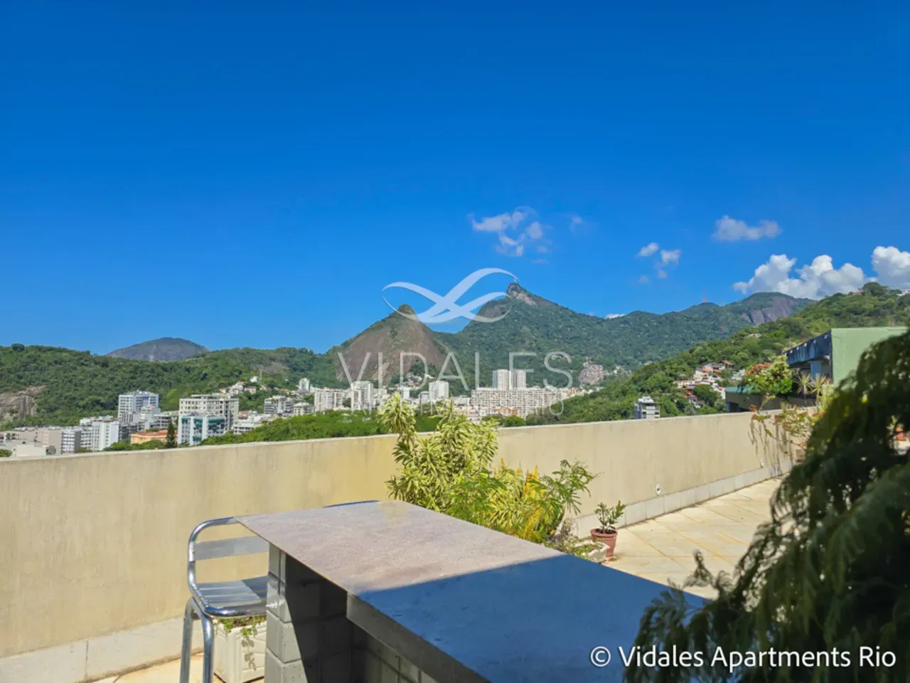 Furnished 715 m² apartment with 4 en-suite bedrooms — photo 10