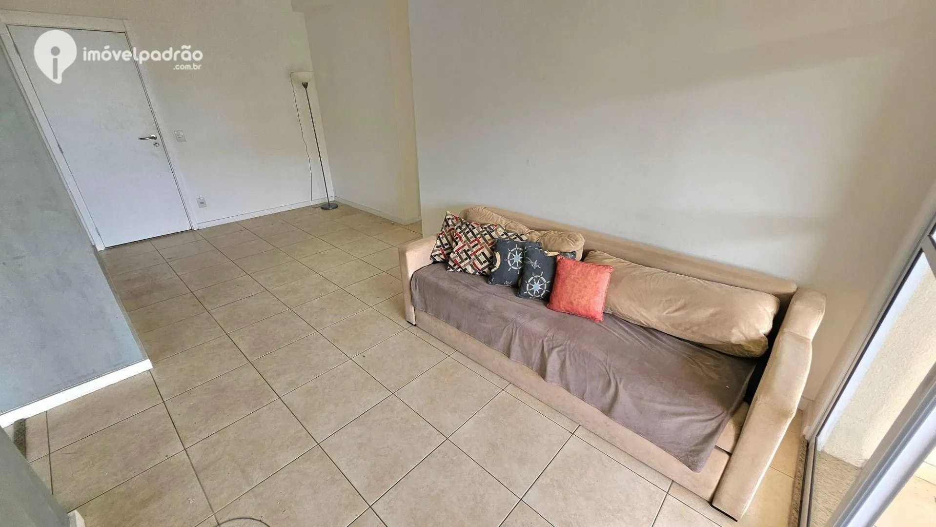 Furnished 2-bedroom apartment with enclosed balcony — photo 22
