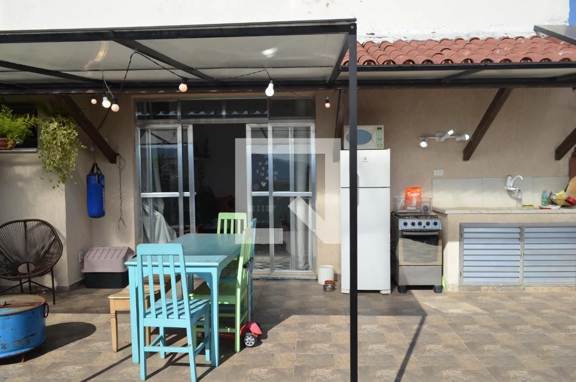 3-bedroom apartment in a building with a pool — photo 33