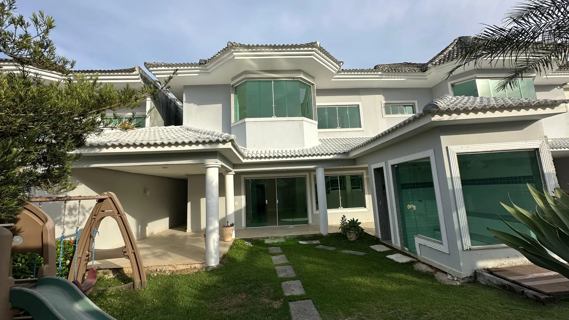 Condo house with 6 bedrooms and a balcony grill — photo 14