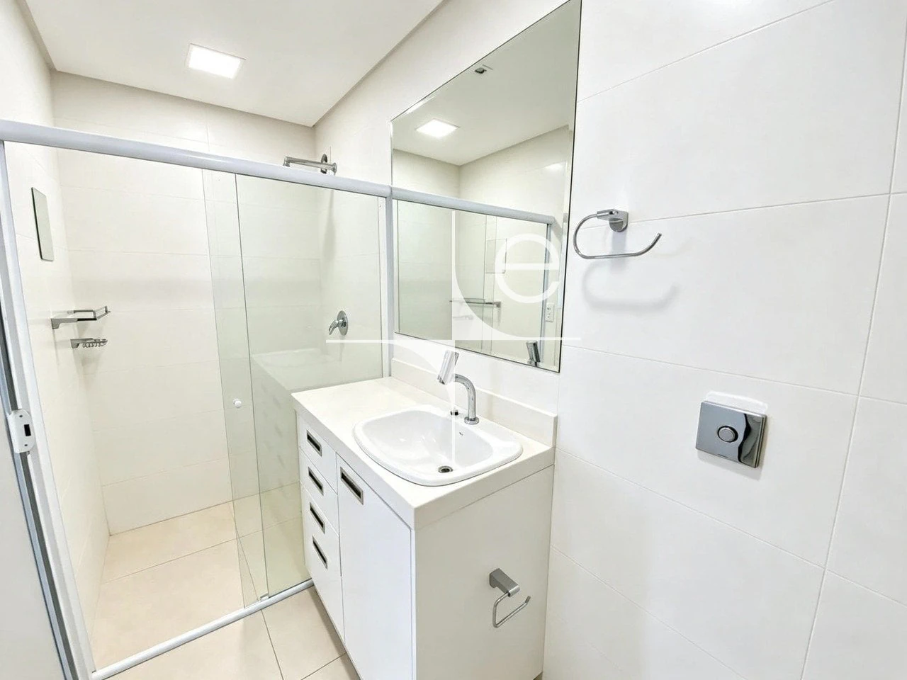 Apartamento de 4 quartos com janelas do piso ao teto, Centro — photo 10