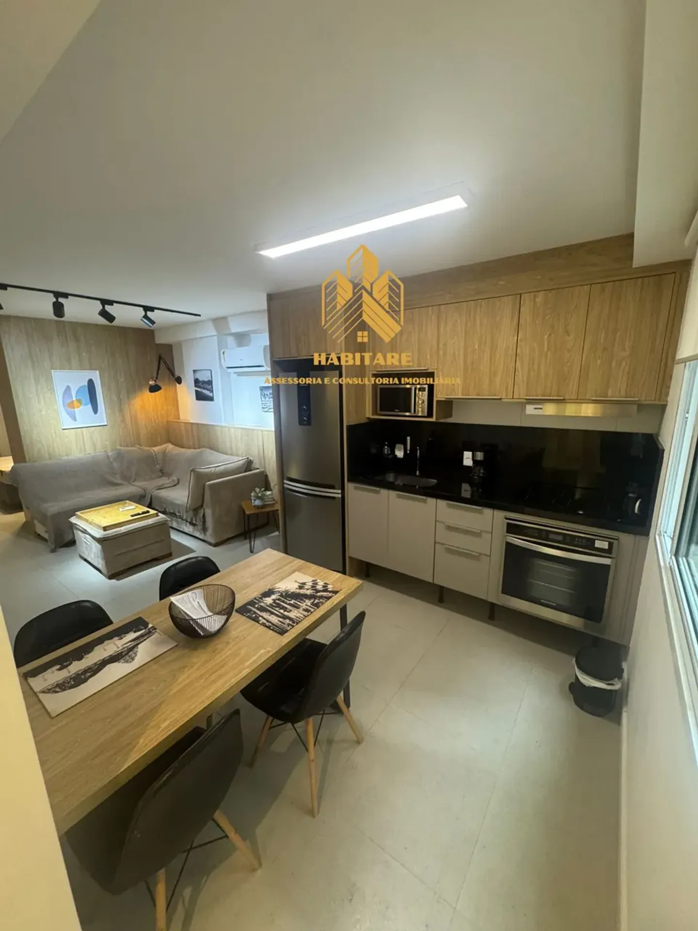One-bedroom apartment in a building with a coworking space
