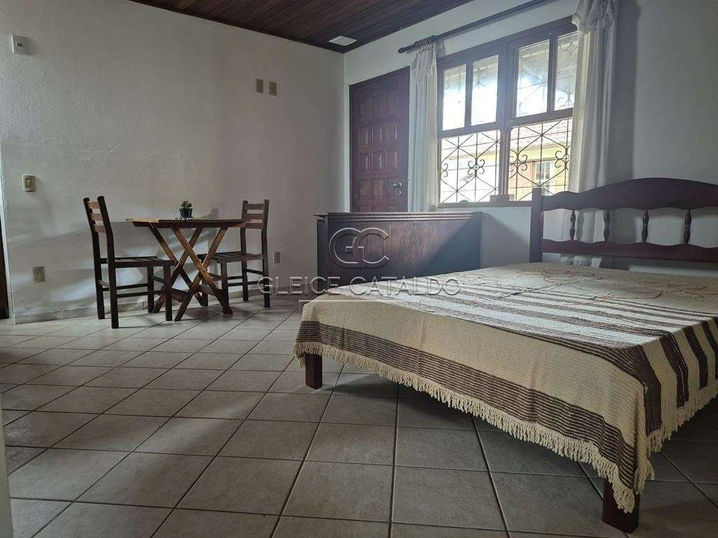 1-bedroom apartment with balcony and a closed kitchen — photo 2