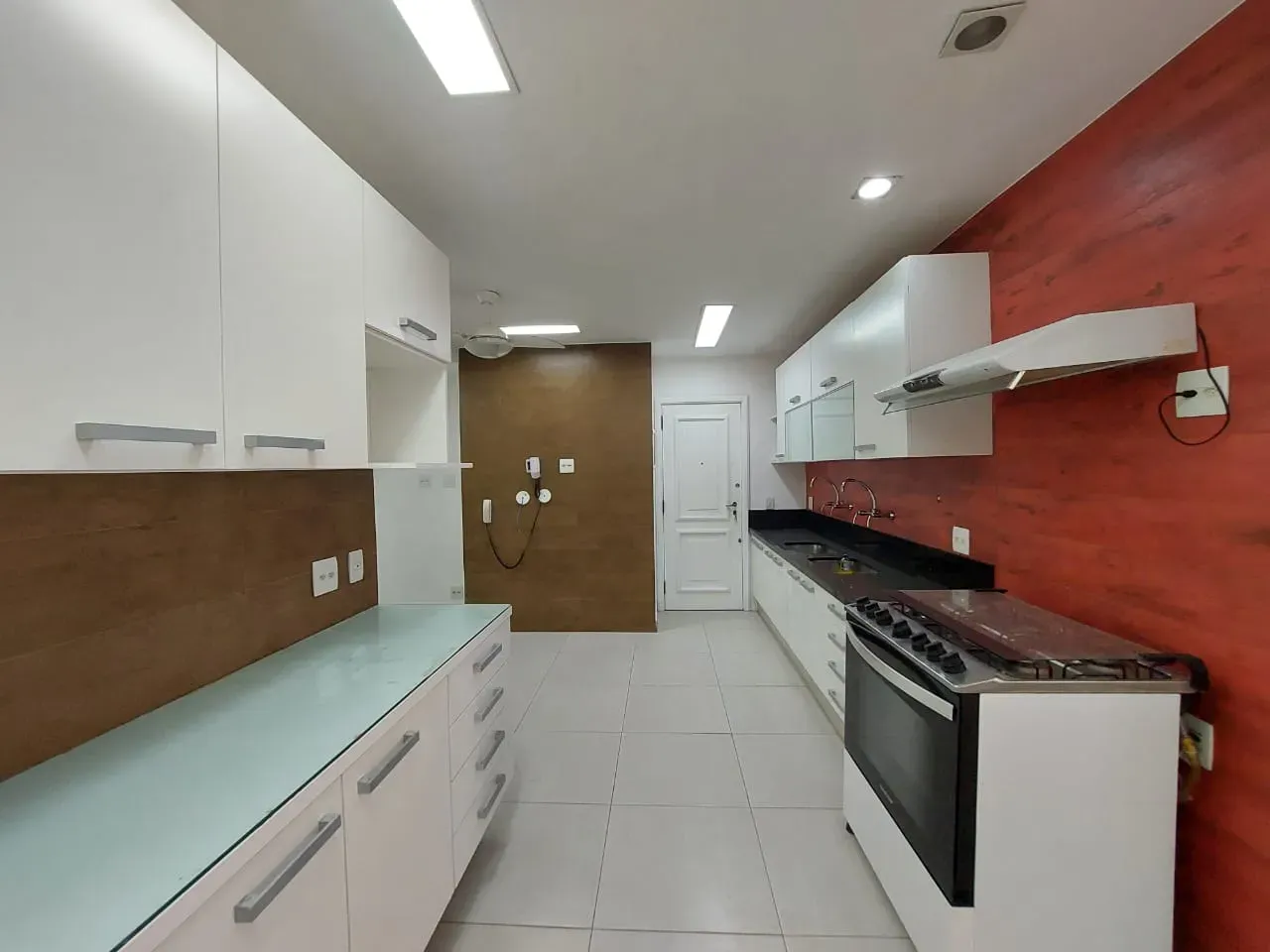 Apartamento com 4 quartos e 5 banheiros, com ar-condicionado — photo 37