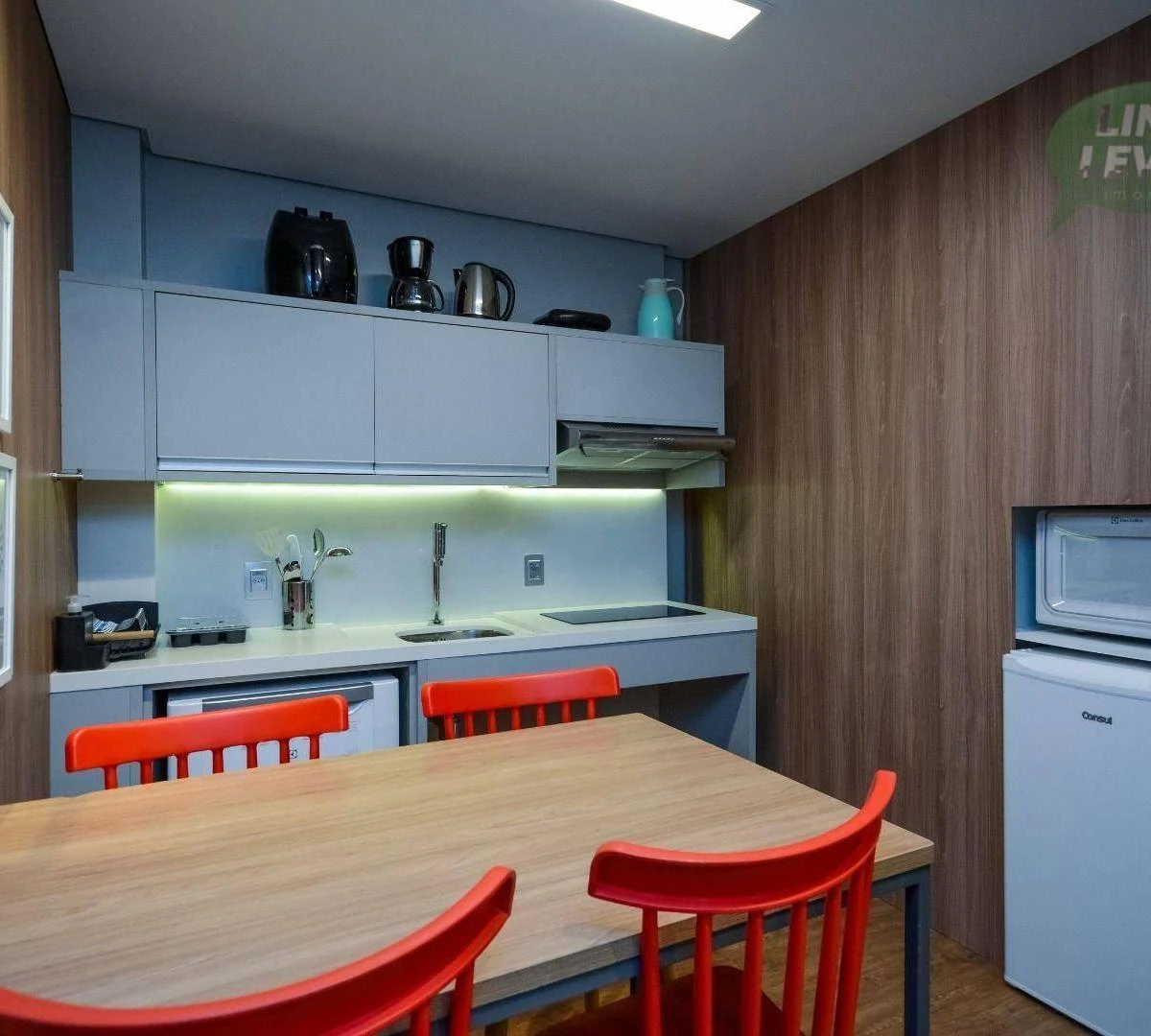 One-bedroom apartment in a building with a coworking space — photo 46