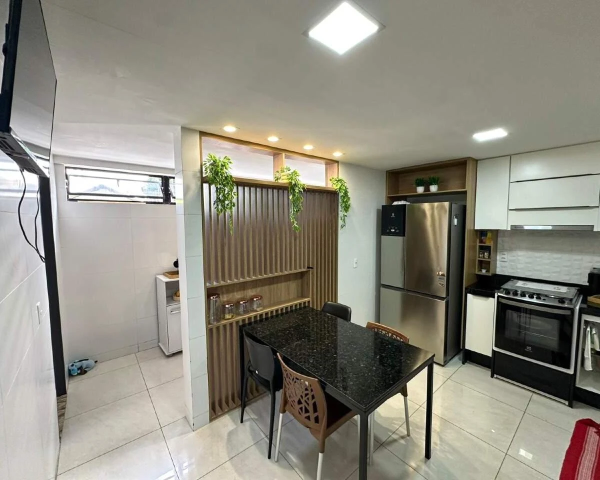 Glass-enclosed balcony in a 3-bedroom apartment, 190 m² — photo 2