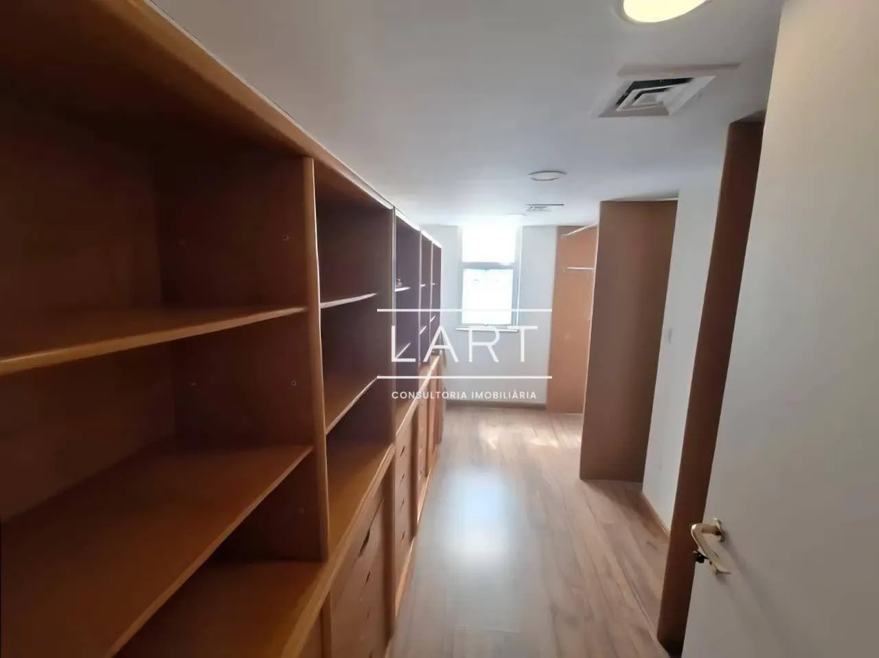 Furnished apartment with 2 bedrooms and 203 m² — photo 15