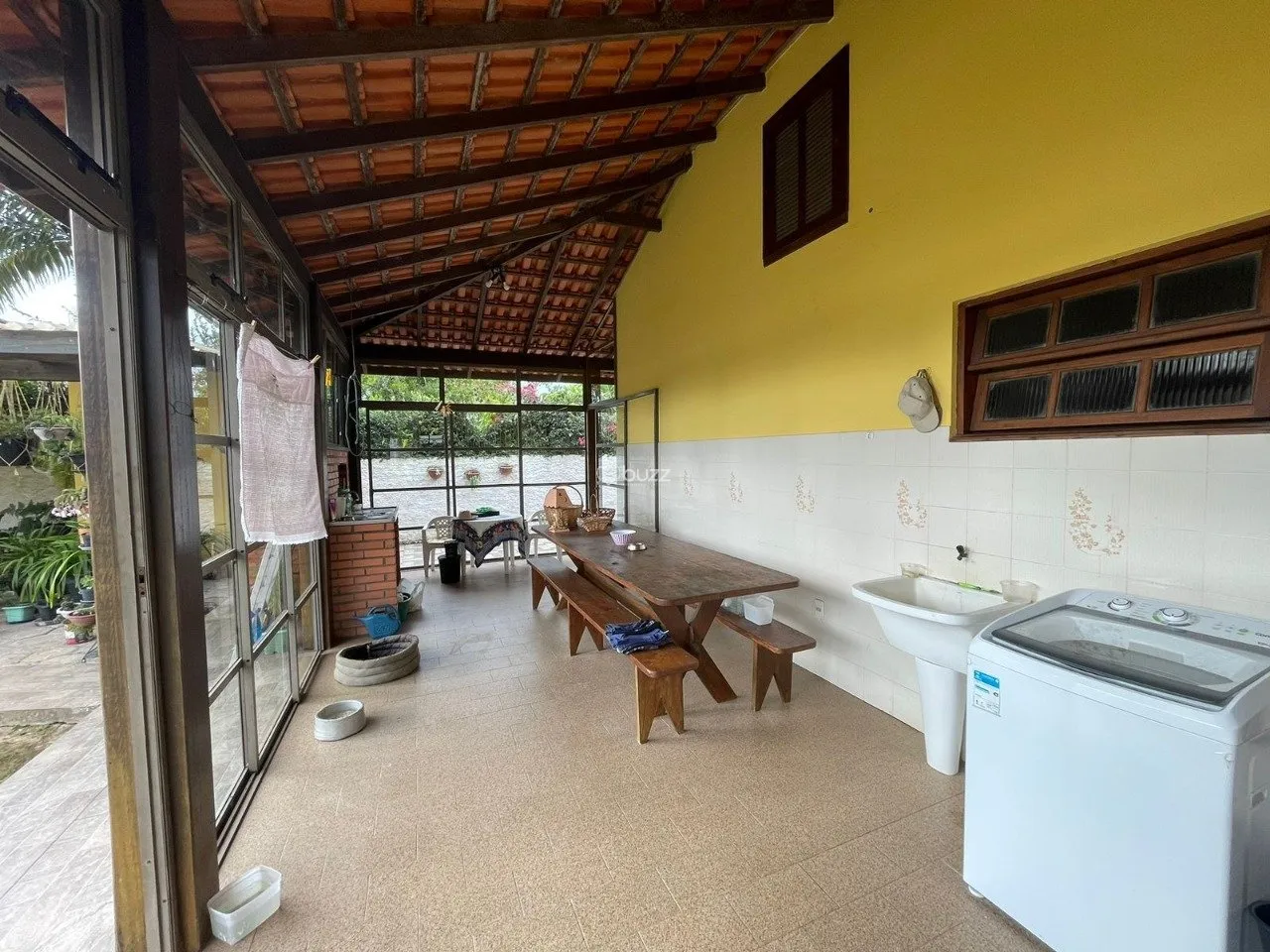 House with 5 bedrooms, 3 bathrooms and a private garden — photo 5
