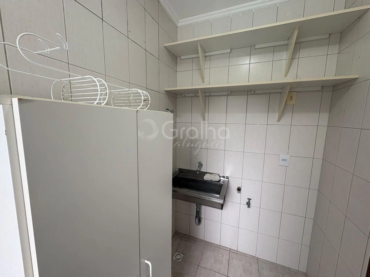 3-bedroom apartment in a building with a pool — photo 9