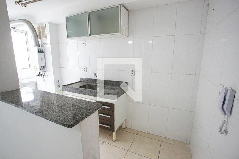 2-bedroom apartment in a building with a gym — photo 2