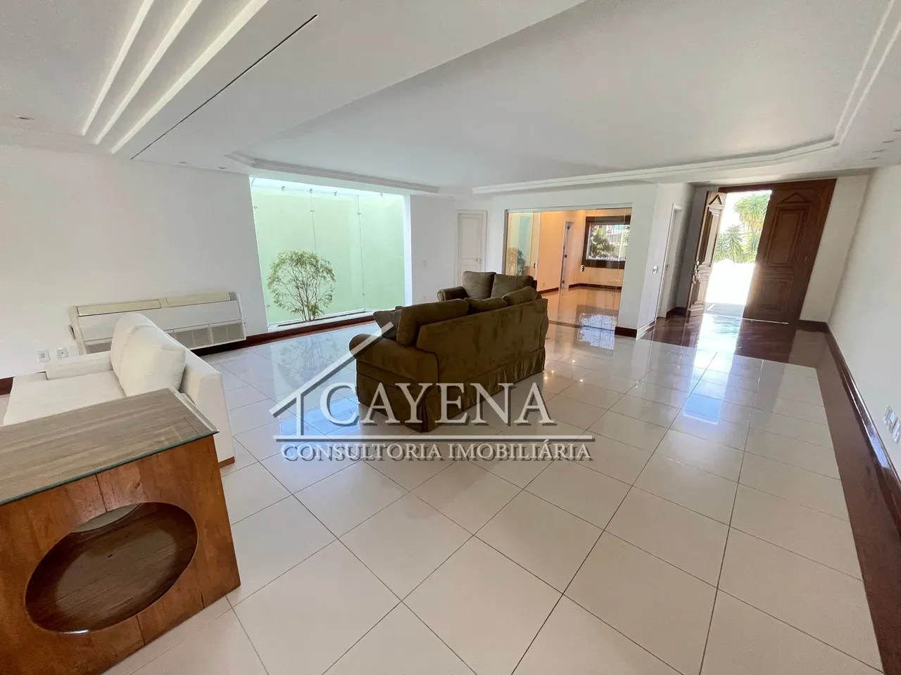 4 quartos e banheira: casa de 650 m² — photo 23