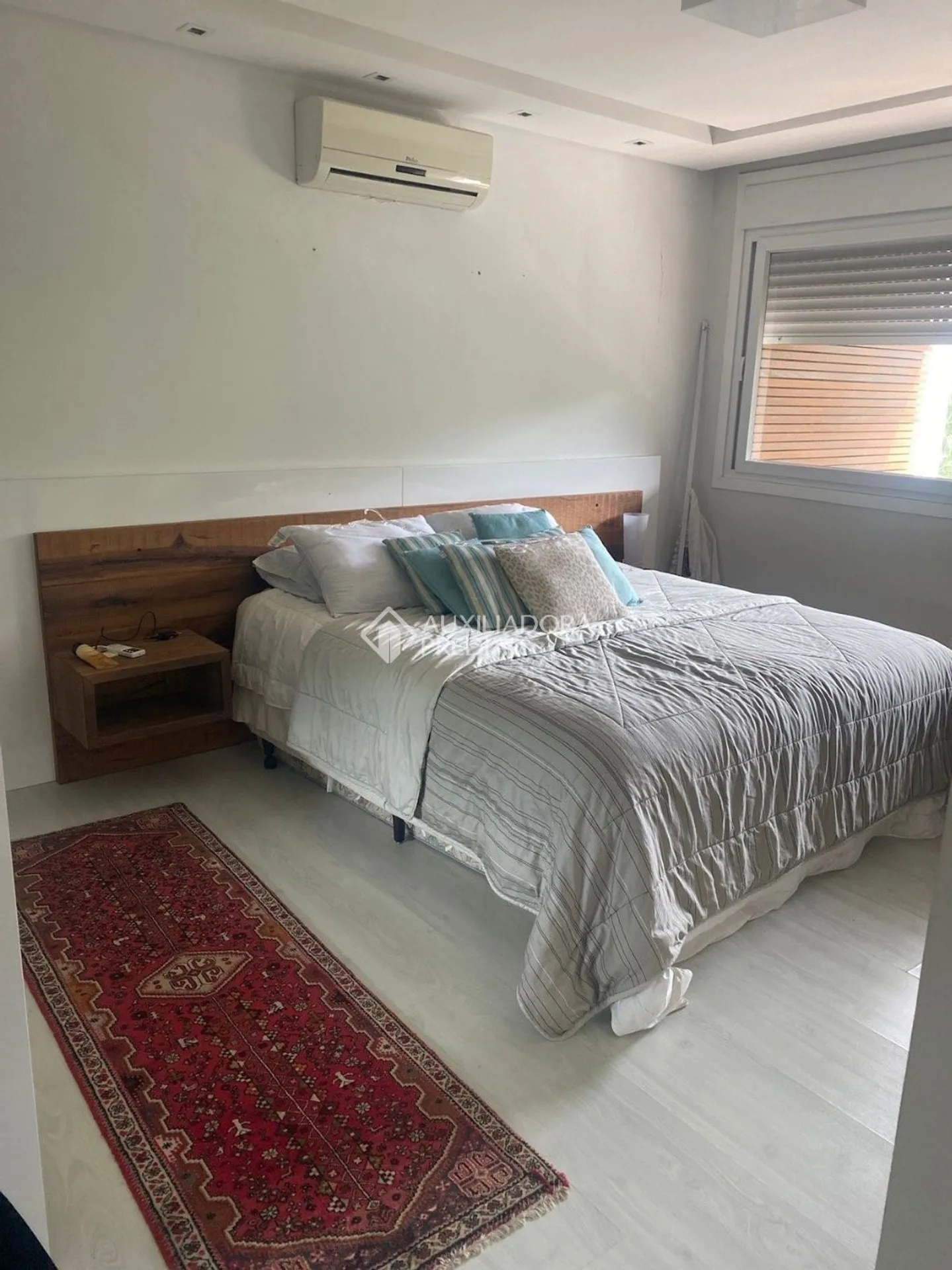Furnished 250 m² house with 3 bedrooms and 5 bathrooms — photo 9