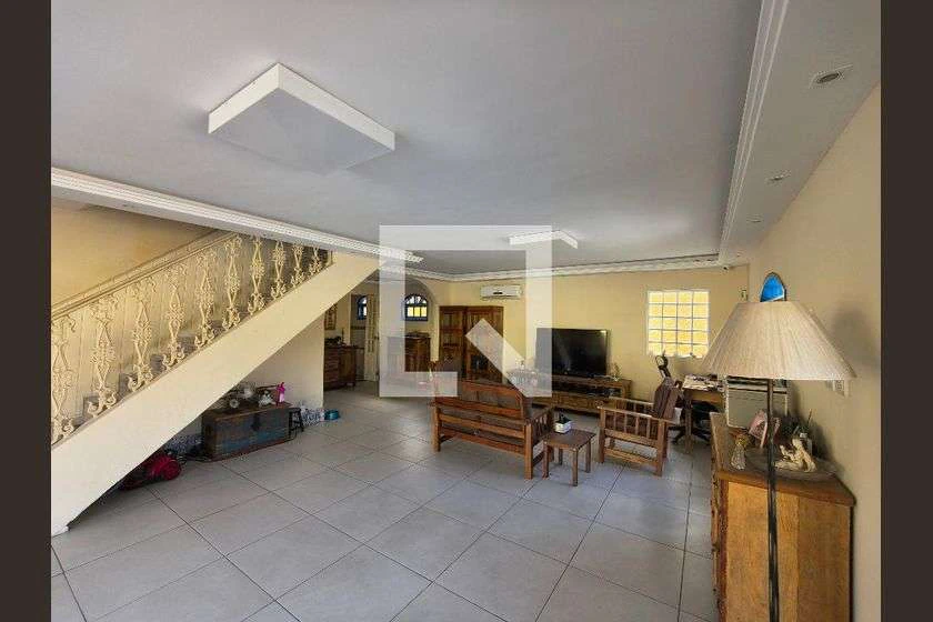 Furnished house with 5 en-suite bedrooms and 3 parking
