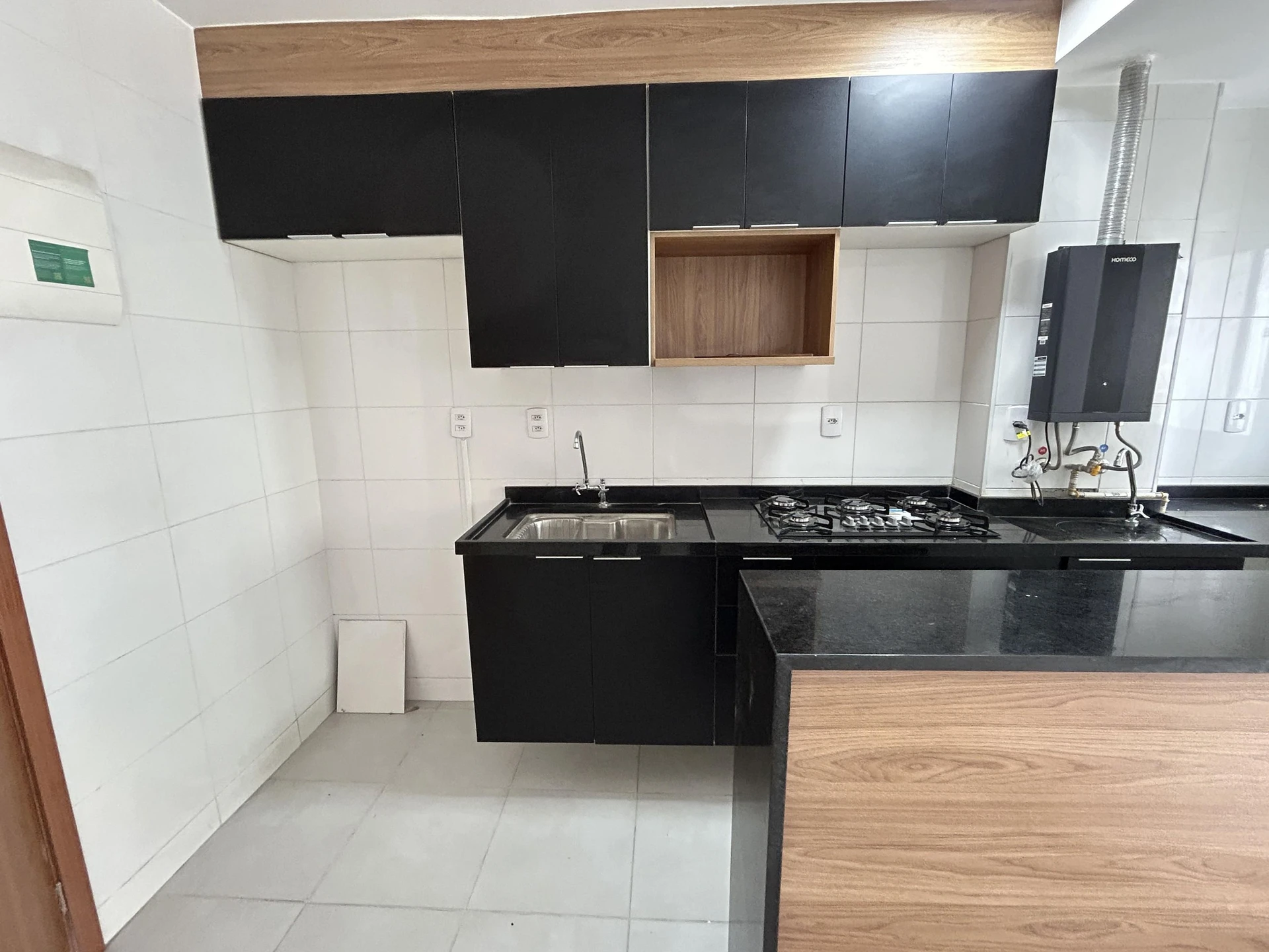 Квартира з 2 спальнями, у будинку є басейн — photo 49