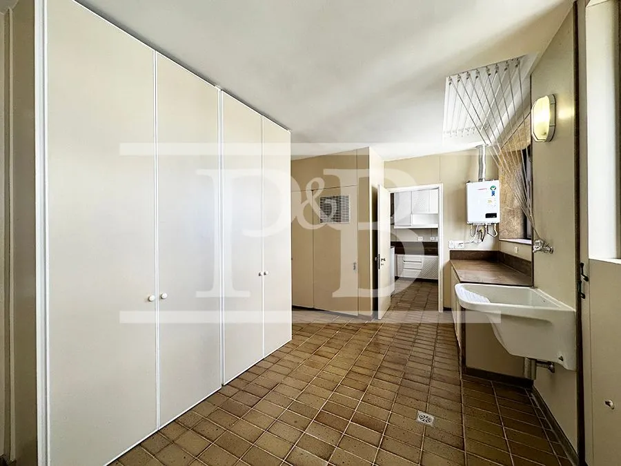 Квартира з 4 спальнями та балконом 410 м² — photo 40