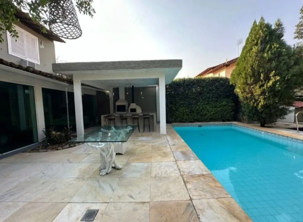 House with 5 bedrooms and 4 bathrooms, 647 m² — photo 3