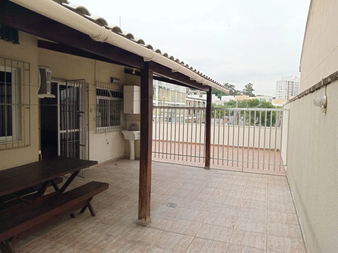 Furnished 2-bedroom apartment with a balcony — photo 12