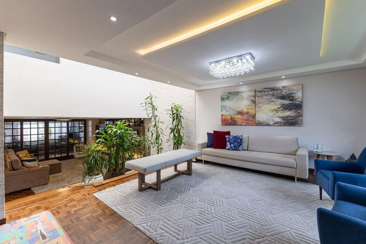 3-bedroom house with heated pool and independent office
