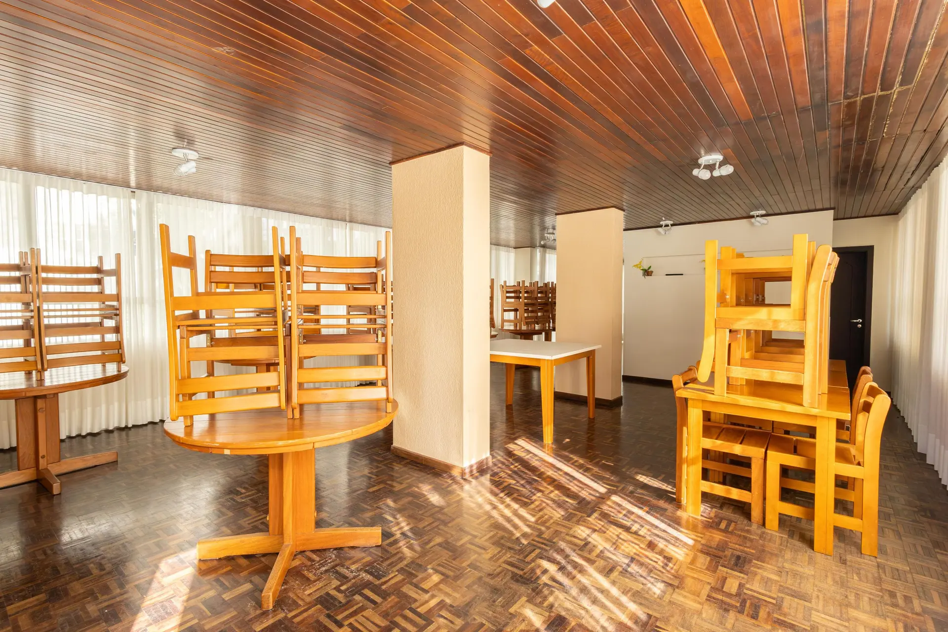 2-bedroom apartment with a dishwasher in Curitiba — photo 9