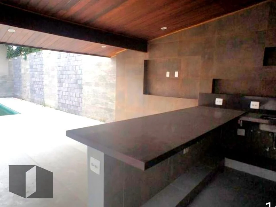 Casa, 330 m², com banheira