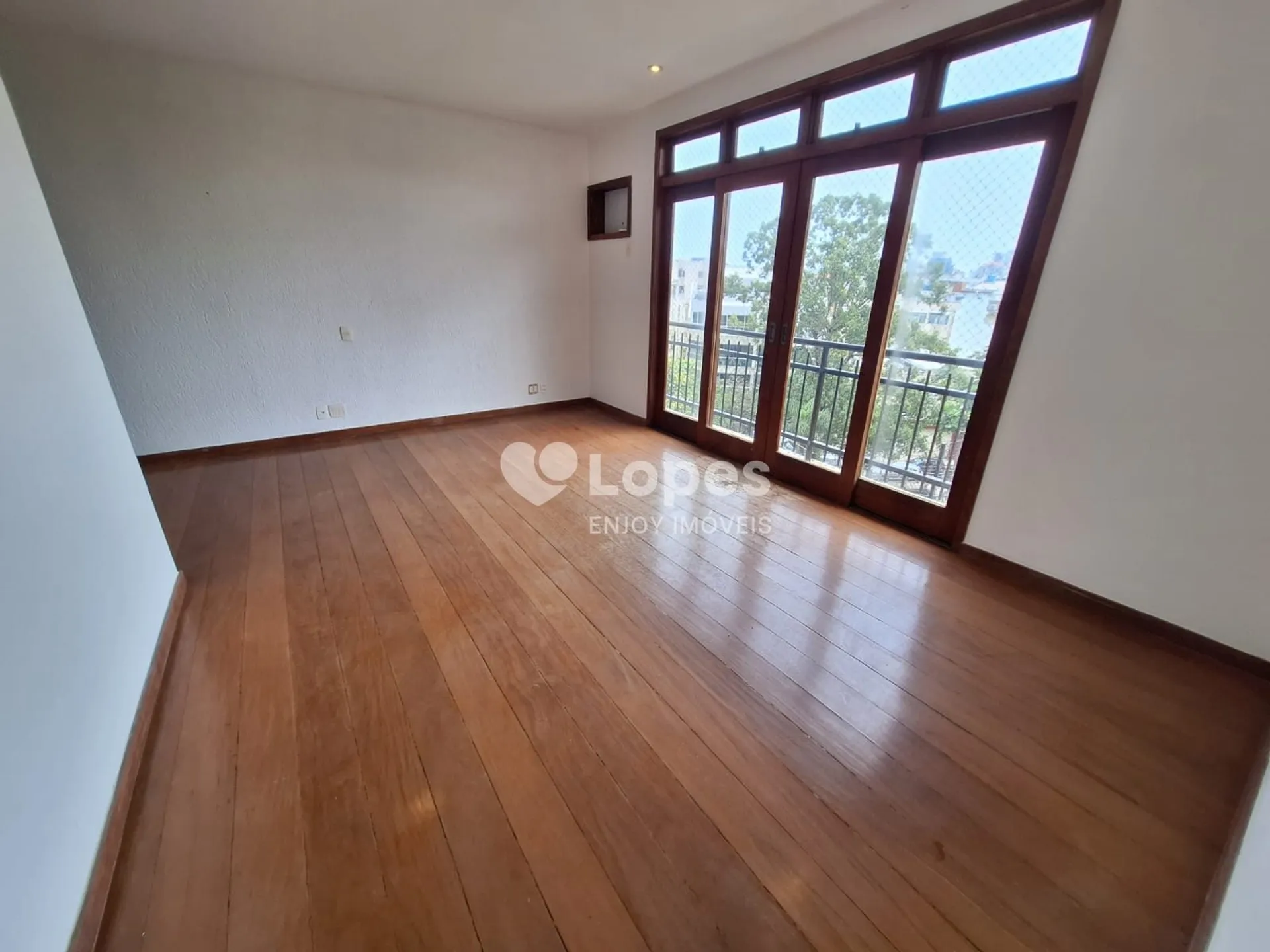 5-bedroom apartment in a building with a gym — photo 19