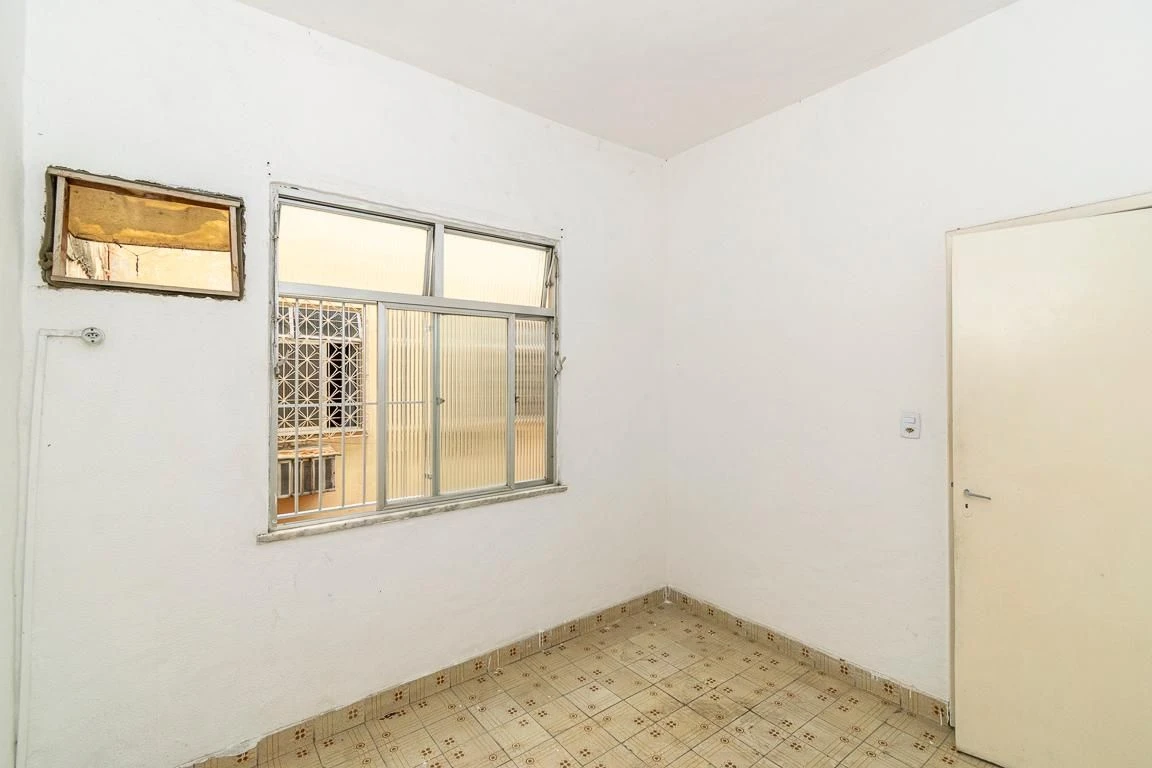 2-bedroom apartment with 1 bathroom, no parking — photo 14