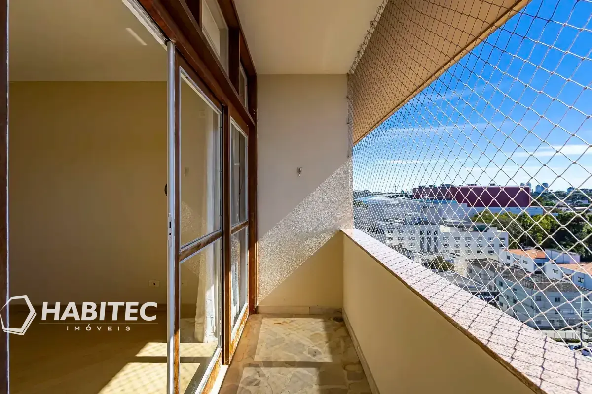 4-bedroom apartment with 2 bathrooms and a balcony — photo 11