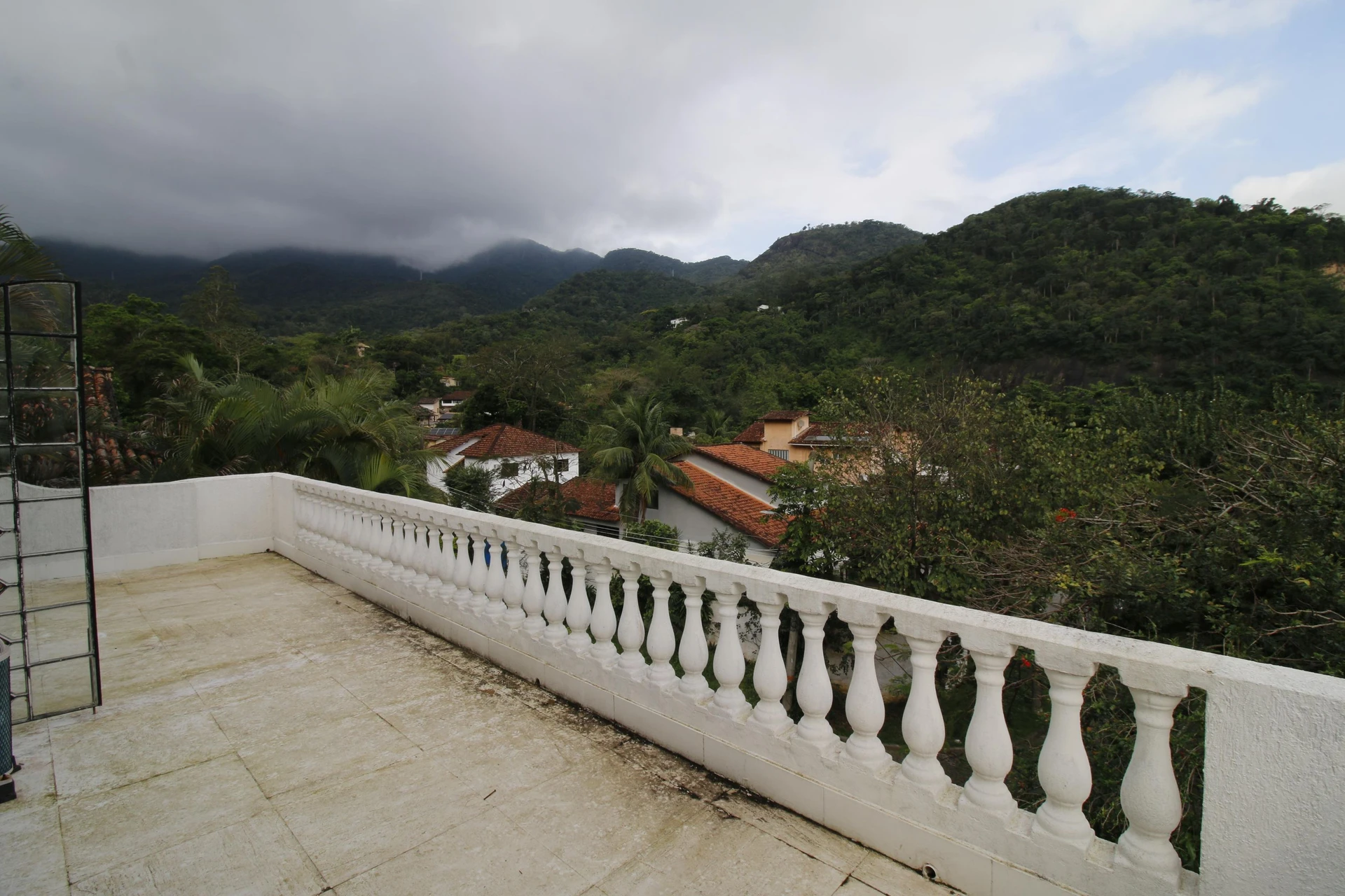 Mountain view in a 3-bedroom house, 460 m² — photo 49