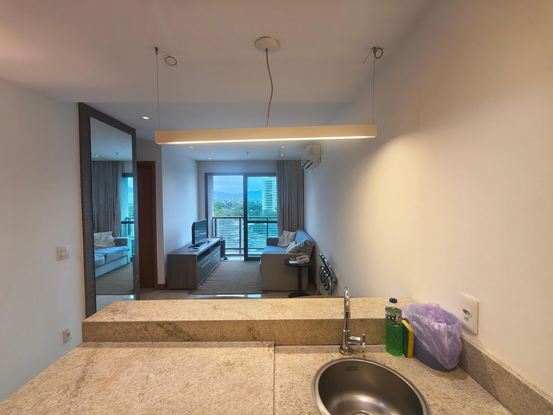 One-bedroom apartment with a mountain view in Rio de Janeiro — photo 17