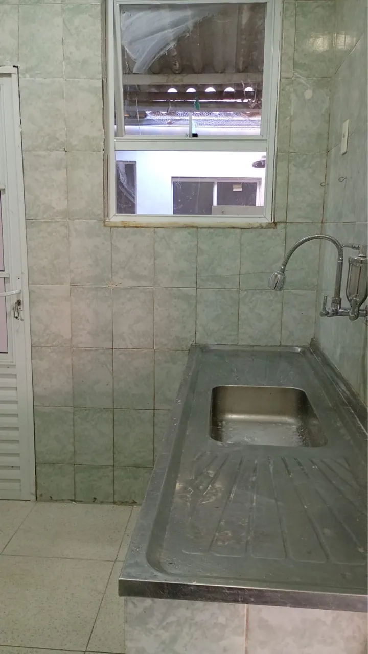 House with 2 bedrooms and 1 bathroom, fitted kitchen — photo 4